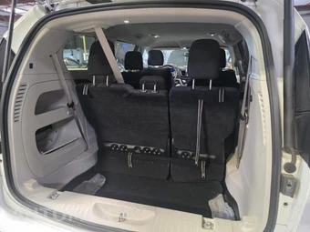 2023 Chrysler Voyager LX 121.6" WB – miniatura 5