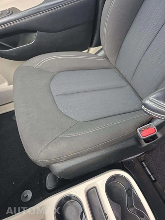 2023 Chrysler Voyager LX 121.6" WB - miniatura 23