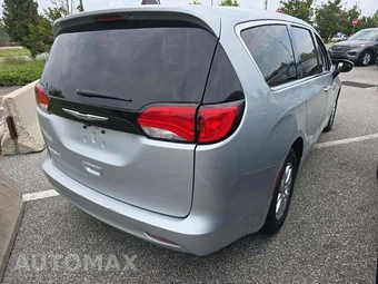 2023 Chrysler Voyager LX 121.6" WB - miniatura 3