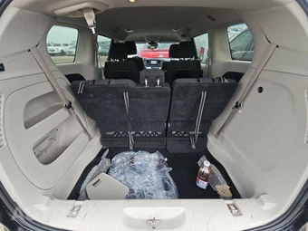 2023 Chrysler Voyager LX 121.6" WB – miniatura 17