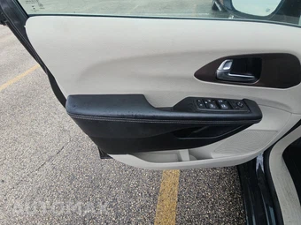2023 Chrysler Voyager LX 121.6" WB – miniatura 9