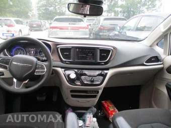 2023 Chrysler Voyager LX 121.6" WB - miniatura 11