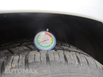 2023 Chrysler Voyager LX 121.6" WB - miniatura 3