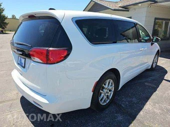 2023 Chrysler Voyager LX 121.6" WB – miniatura 3