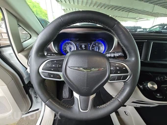 2023 Chrysler Voyager LX 121.6" WB – miniatura 10