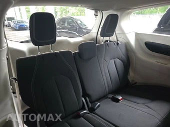 2023 Chrysler Voyager LX 121.6" WB – miniatura 14