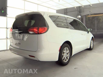 2023 Chrysler Voyager LX 121.6" WB – miniatura 4