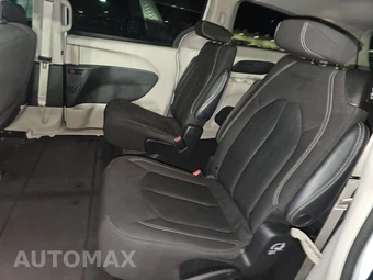 2023 Chrysler Voyager LX 121.6" WB – miniatura 13