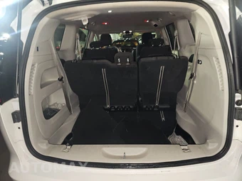 2023 Chrysler Voyager LX 121.6" WB – miniatura 17
