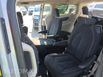 2023 Chrysler Voyager LX 121.6" WB – miniatura 10