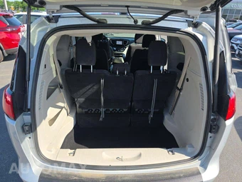 2023 Chrysler Voyager LX 121.6" WB – miniatura 12