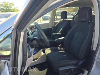 2023 Chrysler Voyager LX 121.6" WB – miniatura 3
