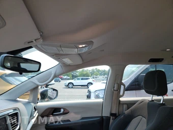 2023 Chrysler Voyager LX 121.6" WB – miniatura 18