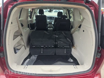 2023 Chrysler Voyager LX 121.6" WB – miniatura 17