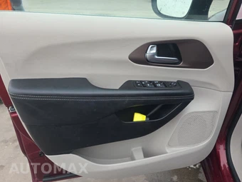 2023 Chrysler Voyager LX 121.6" WB – miniatura 9