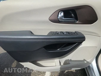 2023 Chrysler Voyager LX 121.6" WB - miniatura 9