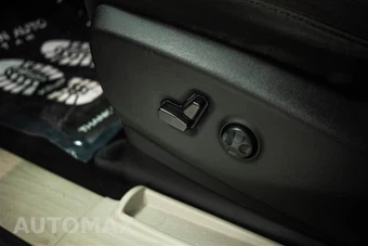 2023 Chrysler Voyager LX 121.6" WB - miniatura 15