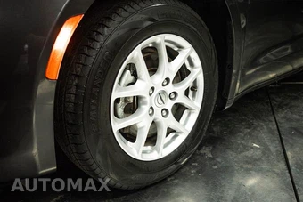 2023 Chrysler Voyager LX 121.6" WB - miniatura 3