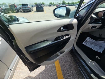 2023 Chrysler Voyager LX 121.6" WB - miniatura 9