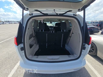 2023 Chrysler Voyager LX 121.6" WB - miniatura 17