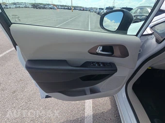 2023 Chrysler Voyager LX 121.6" WB - miniatura 9