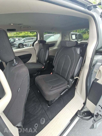 2023 Chrysler Voyager LX 121.6" WB - miniatura 13
