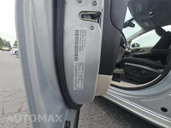 2023 Chrysler Voyager LX 121.6" WB - miniatura 5