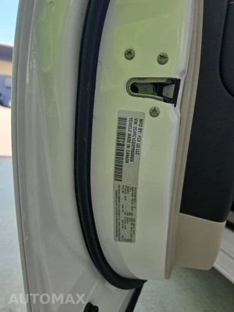 2023 Chrysler Voyager LX 121.6" WB - miniatura 12