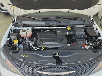 2023 Chrysler Voyager LX 121.6" WB - miniatura 13