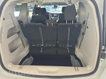 2023 Chrysler Voyager LX 121.6" WB - miniatura 14