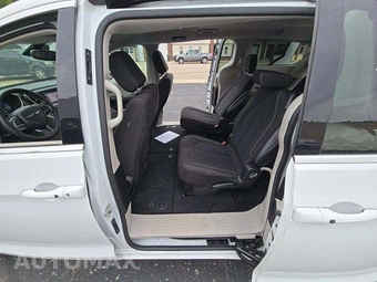 2023 Chrysler Voyager LX 121.6" WB - miniatura 10