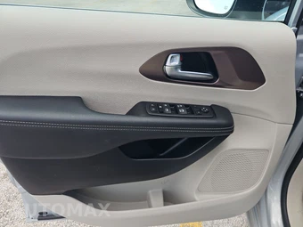 2023 Chrysler Voyager LX 121.6" WB - miniatura 9