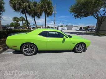 2023 Dodge Challenger R/T – miniatura 4