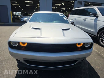 2023 Dodge Challenger SXT – miniatura 2