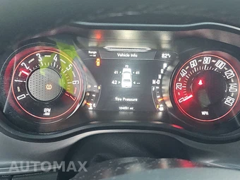 2023 Dodge Challenger SXT – miniatura 12