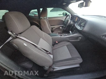 2023 Dodge Challenger SXT – miniatura 8