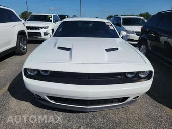 2023 Dodge Challenger SXT - miniatura 2