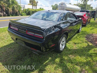 2023 Dodge Challenger SXT - miniatura 2