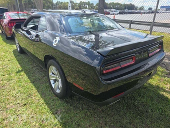 2023 Dodge Challenger SXT - miniatura 3