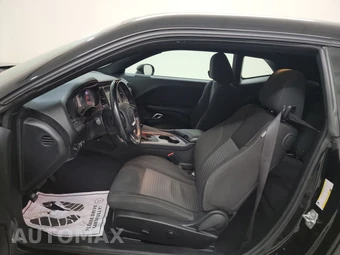 2023 Dodge Challenger SXT - miniatura 7
