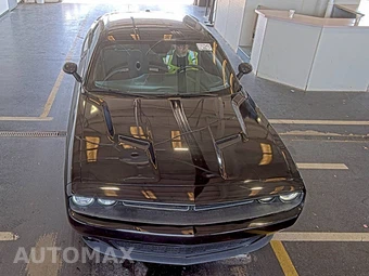 2023 Dodge Challenger SXT - miniatura 2