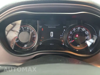 2023 Dodge Challenger SXT – miniatura 12