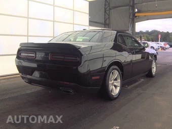 2023 Dodge Challenger SXT – miniatura 4