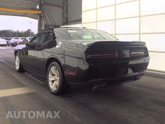 2023 Dodge Challenger SXT – miniatura 6