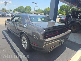 2023 Dodge Challenger SXT - miniatura 2