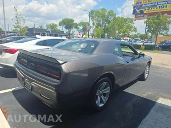 2023 Dodge Challenger SXT - miniatura 3