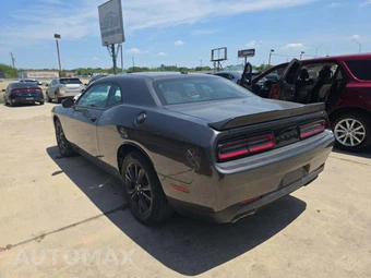 2023 Dodge Challenger SXT - miniatura 2