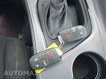 2023 Dodge Challenger SXT - miniatura 8