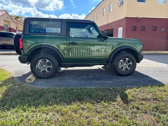 2023 Ford Bronco Base - miniatura 2