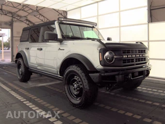 2023 Ford Bronco Black Diamond - miniatura 3